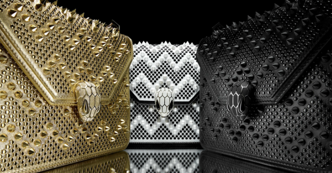 Bulgari تمنحكِ تشكيلة حقائب أيقونية بالتعاون مع نيكولاس كيركوود