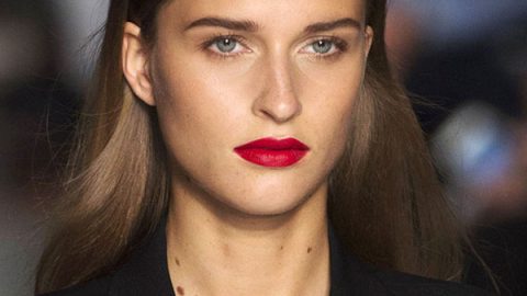 صيحة أحمر شفاه حلوى التفاح من DKNY ربيع 2016