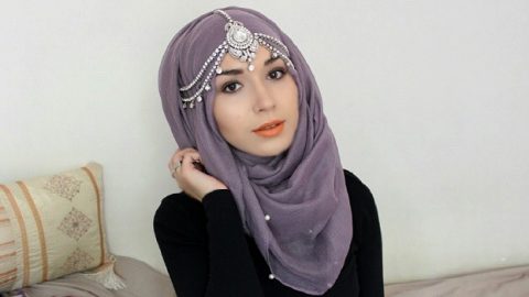 كيف تنسقين حجابك الأرجواني مع ملابسك ؟