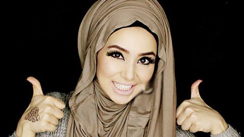 طريقة بسيطة لأرتداء حجابكِ من آب