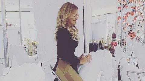 مريم أوزرلي تسبق النجوم وتحتفل بالكريسماس على طريقتها