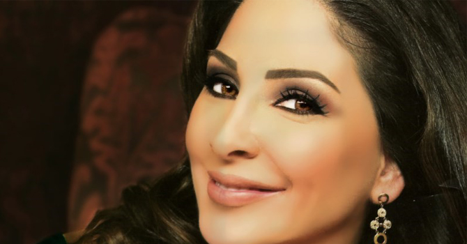 إليسا في أحدث جلسة تصوير بالشورت القصير