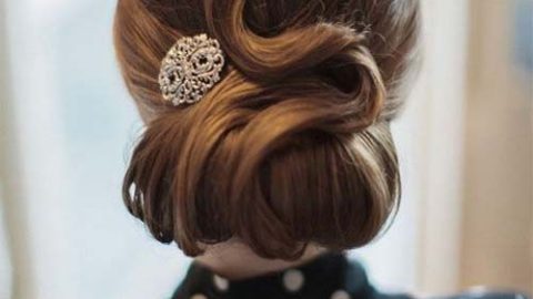 تسريحة شعر ريترو مزينة باكسسوار لامع 2015