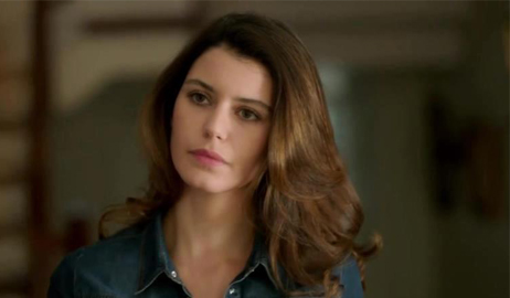 بيرين سات تنشر صورها في الطفوله على مواقع التواصل الإجتماعي