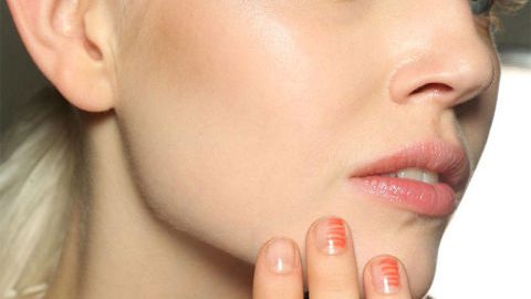 موضة nail art باللون البرتقالي ربيع 2015