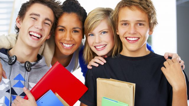 سبع نصائح لاحتواء طفلك المراهق