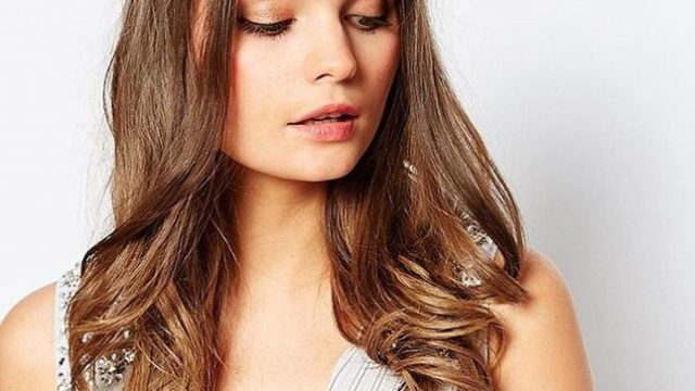 تسريحة شعر مموجة مع تاج من النجوم اللامعة 2016