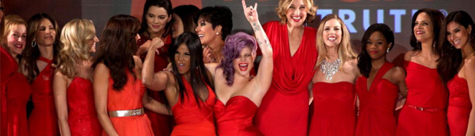 إحتفلي بعيد العشاق بأجمل تصميمات الفستان الأحمر