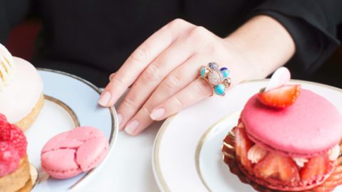 مجوهرات كارتيه تتوج عبائتكِ فى العيد