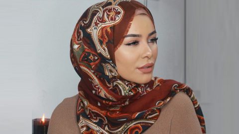 تعلمي طريقة أرتداء الحجاب المربع في دقيقتين
