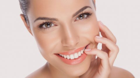 وصفات طبيعية لتبييض الأسنان إستعدادًا للعام الجديد