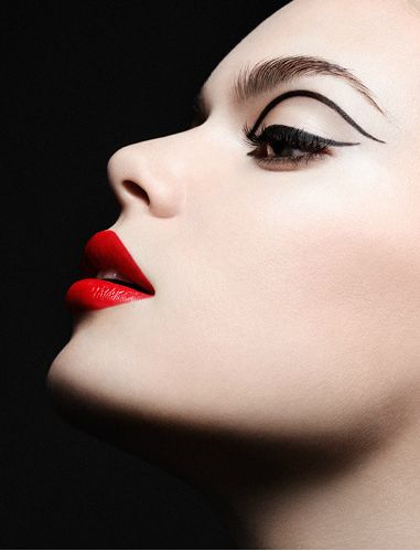 موضة الاي لاينر الجرافيك مع احمر شفاه احمر برتقالي 2015