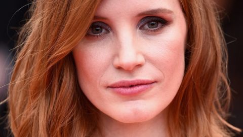 Jessica Chastain بشعر  البوب الطويل برتقالي وتسريحة البوب الطويل في مهرجان كان 2016