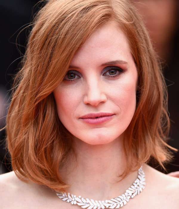 Jessica Chastain بشعر  البوب الطويل برتقالي وتسريحة البوب الطويل في مهرجان كان 2016