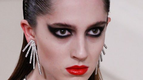 أحمر شفاه أحمر زاهي من ysl خريف 2016