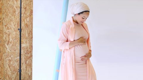 أسيا عاكف تكشف عن حملها عبر أنستقرام