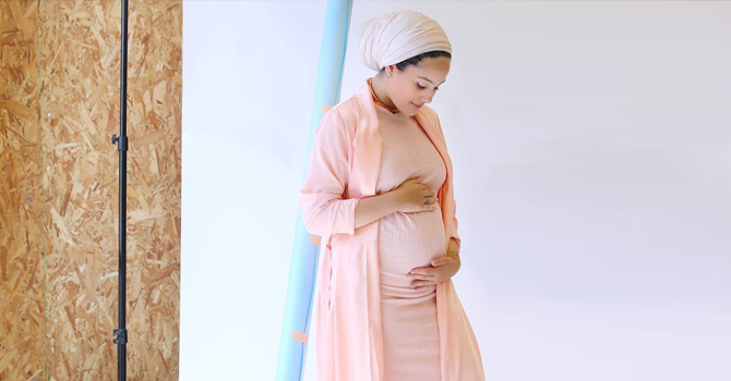 أسيا عاكف تكشف عن حملها عبر أنستقرام