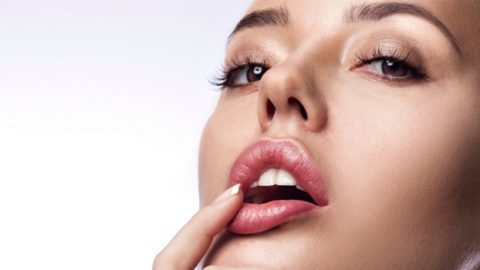 طرق فعالة للتخلص من الشفاه الداكنة؟