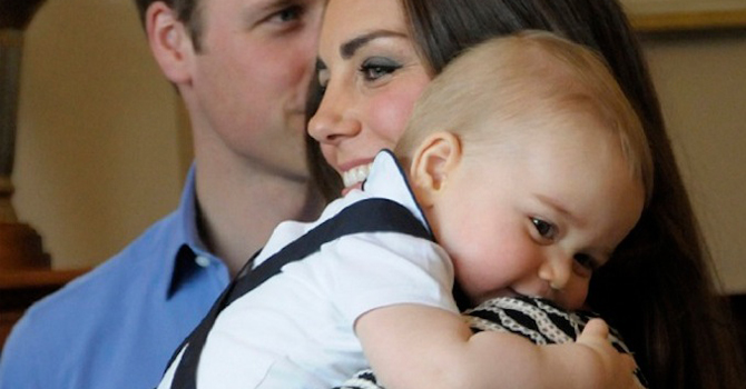 الأمير جورج يثبت نجاحه في أولى مهماته الملكية