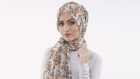 طريقة بسيطة لأرتداء الحجاب في الصباح