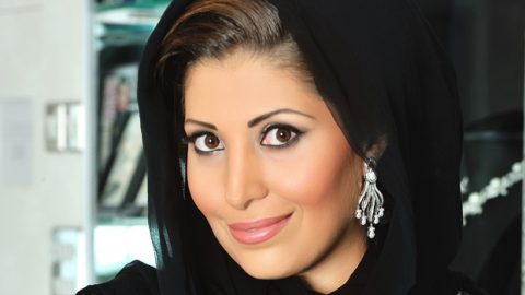 خلود الكردي سحر الأنوثة ووحي البادية في عالم المجوهرات