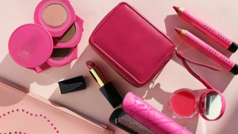 مستحضرات تجميل وردية تدعوكِ لمحاربة سرطان الثدي