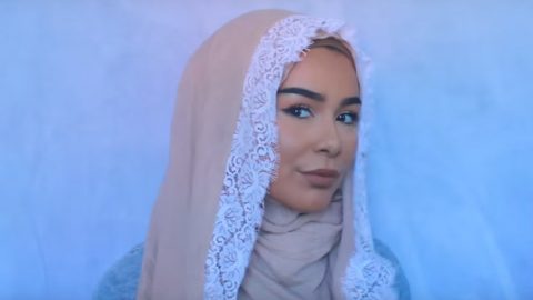 طرق جديدة لارتداء الأوشحة الصعب ارتدائها