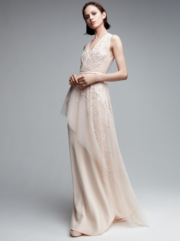 فستان عاجي مطرز من جورج حبيقة كروز 2017