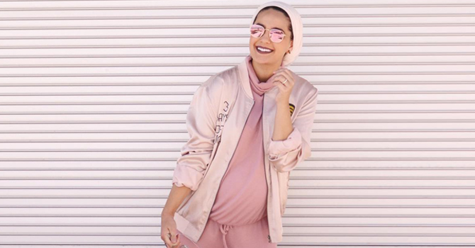 أسيا عاكف تفاجئ الجميع بإطلالة رياضية أثناء الحمل