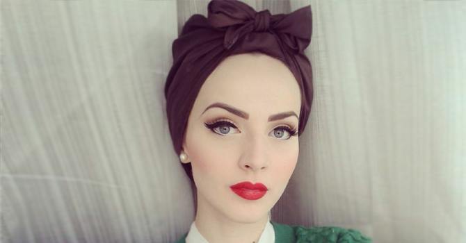 طريقة مميزة لارتداء التوربان بالفيونكة