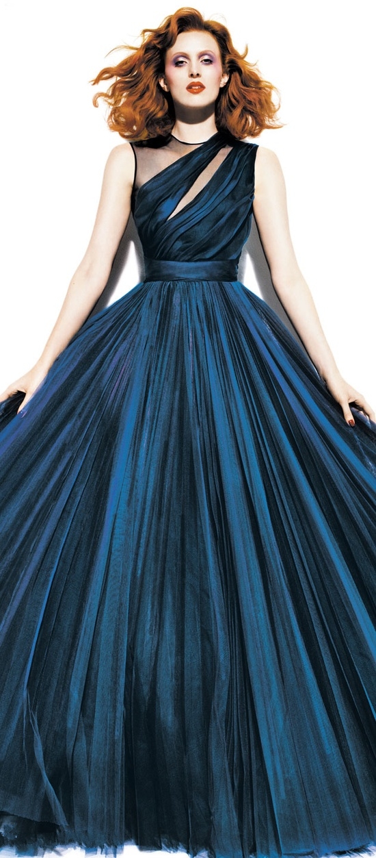 عرض مميز لفساتين السهرة