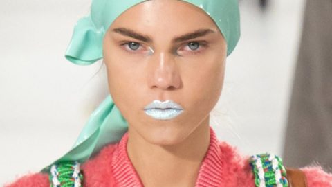 باندانا الشعر البلاستيكية من Maison Margiela ربيع 2017