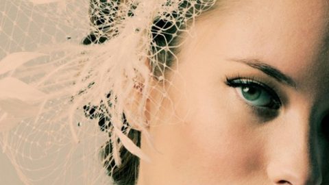 أحمر شفاه أحمر داكن لعروس خريف 2016