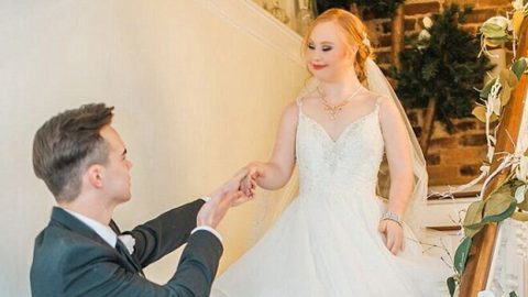 عارضة أزياء بمتلازمة داون بفستان الزفاف للمرة الأولى