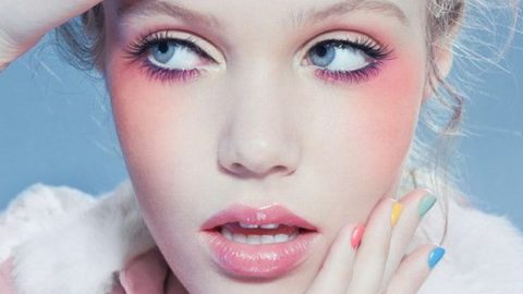 كيف تطبقين أحمر الخدود الزاهي في الصباح؟