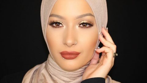مكياج عيون جليتر مع احمر شفاه بني من نورا عافية