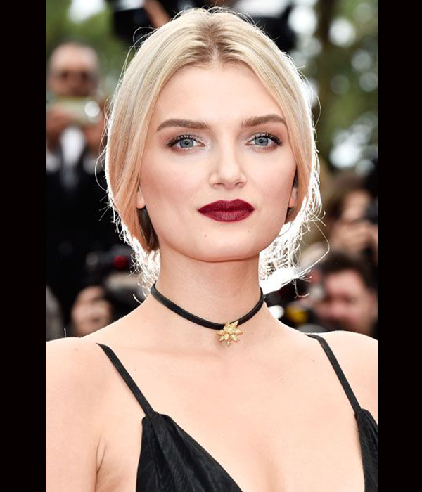 Lily Donaldson بأحمر شفاه أحمر جريء في مهرجان كان 2016