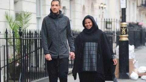 جانيت جاكسون بالحجاب الإسلامي وانتقلت للعيش بقطر