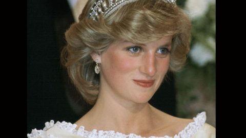الأميرة Diana بتاج مرصع بالجواهر في حفل زفافها