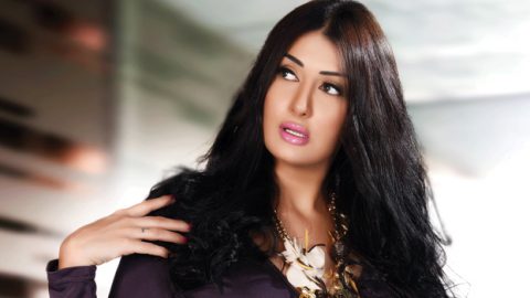 غادة عبد الرازق تتحدى عمرها في عيدها 50