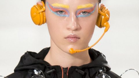مكياج عيون القطة الجريء من Maison Margiela ربيع 2017