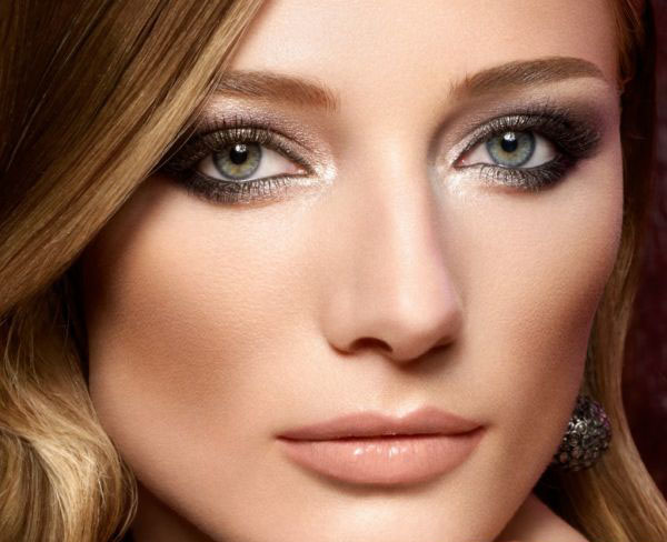مكياج عيون بالظلال الدخانية مع أحمر شفاه نيود صيف 2015