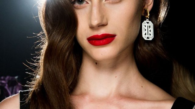 احمر شفاه احمر زاهي للسهرة 2015