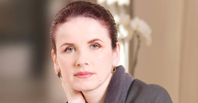 حيل جمالية للعناية بالبشرة في سن الخمسين