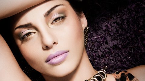 أحمر شفاه أرجواني فاتح 2015