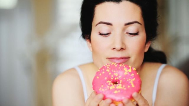كيف تقاومي مغريات الطعام الضار؟