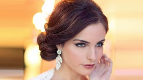 تسريحات شعر عروس العيد الملائمة لشكل وجهها