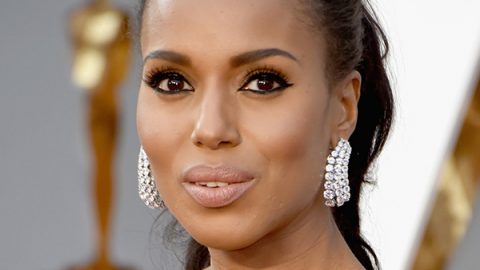 Kerry Washington بمكياج عيون القطة وأحمر شفاه نيود في حفل الأوسكار 2016