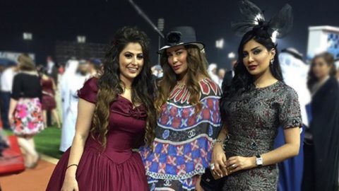 إطلالات كلاسيكية للمشاهير في سباق الخيل بدبي