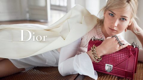 جينيفر لورانس تعود لديور مع حقائب ربيع 2016